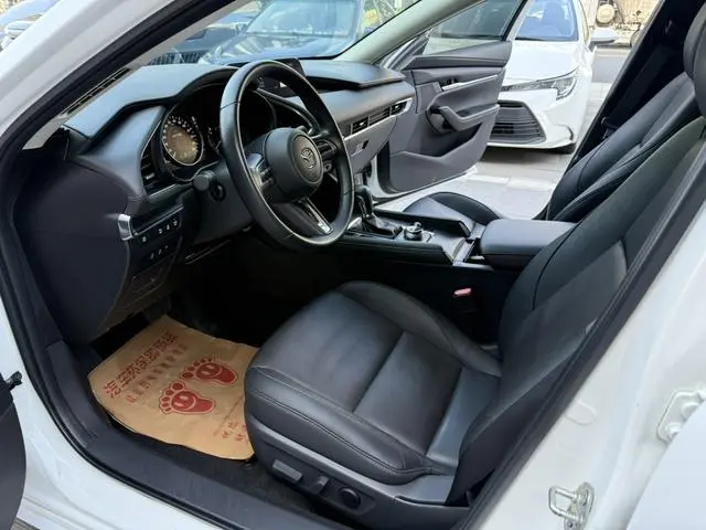 Mazda Mazda 3 Angkesaila 2.0L automatic warranty version