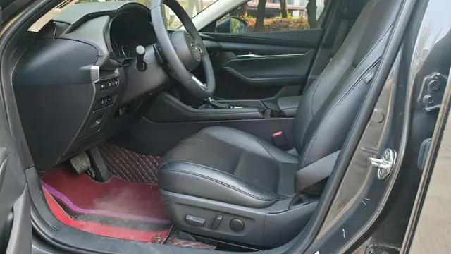 Mazda Mazda 3 Angkesaila 2.0L automatic premium version