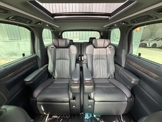 TOYOTA Elfa Dual Engine 2.5L Premium Edition