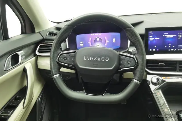 LYNK & CO Lynk 06 1.5T Shero Pink Special Edition