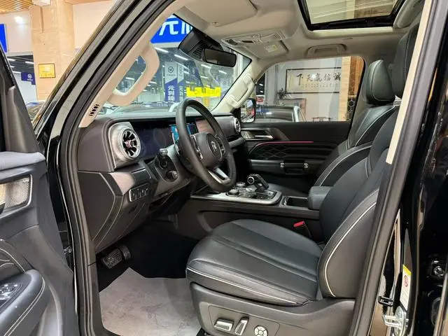 Tank Tank 300 City version 2.0T is very stylish