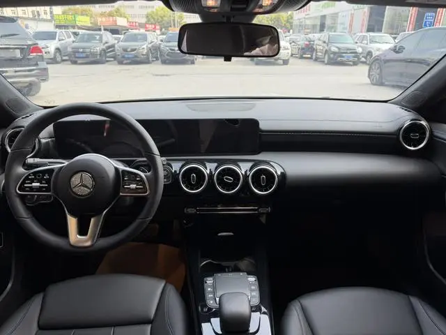 Mercedes-Benz Mercedes-Benz A-class Facelift A 200 L sports sedan fashion version
