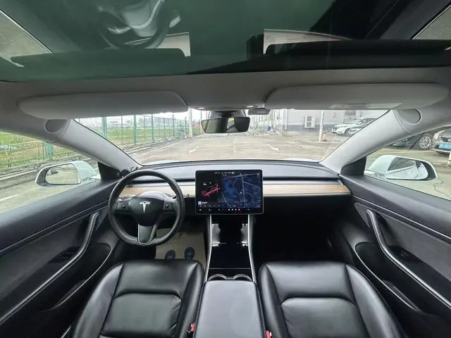 Tesla Model 3 Upgraded version of standard battery life rear drive