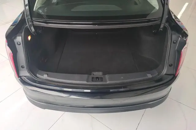 Hongqi Hongqi E-QM5 Rechargeable Qiyue Edition