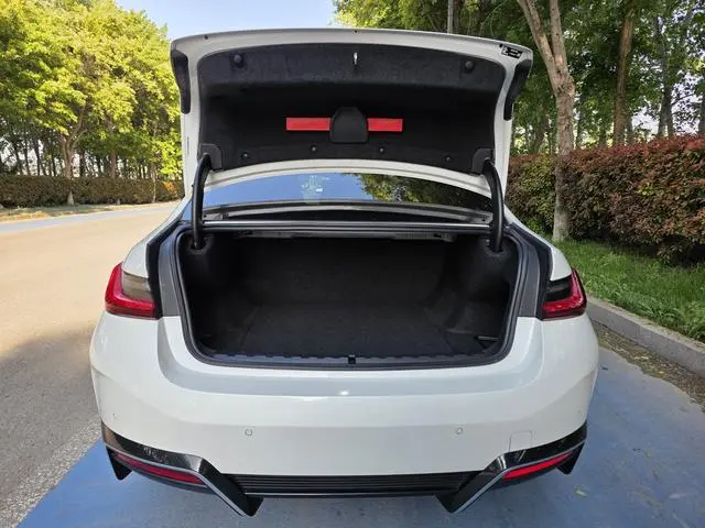 BMW BMW i3 eDrive40L Yao Ye Set