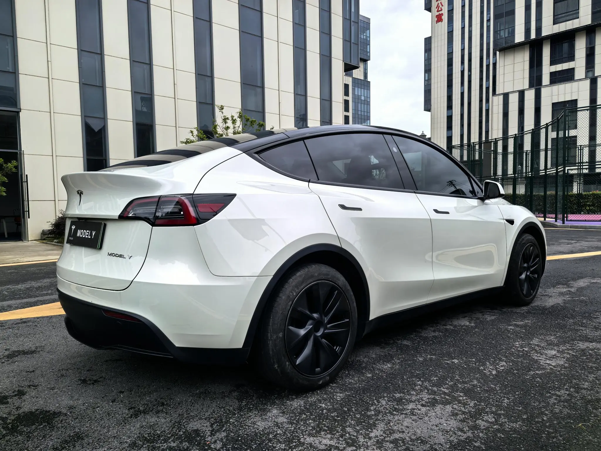 Tesla Model Y Rear-wheel drive version