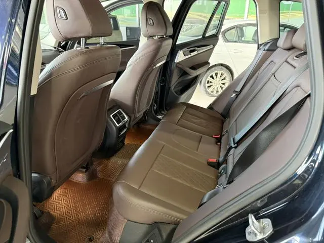 BMW BMW X3 Facelift xDrive25i M sports suit