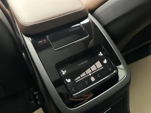 Volvo Volvo S90 PHEV T8 four-wheel drive long battery life Zhiya Deluxe Edition