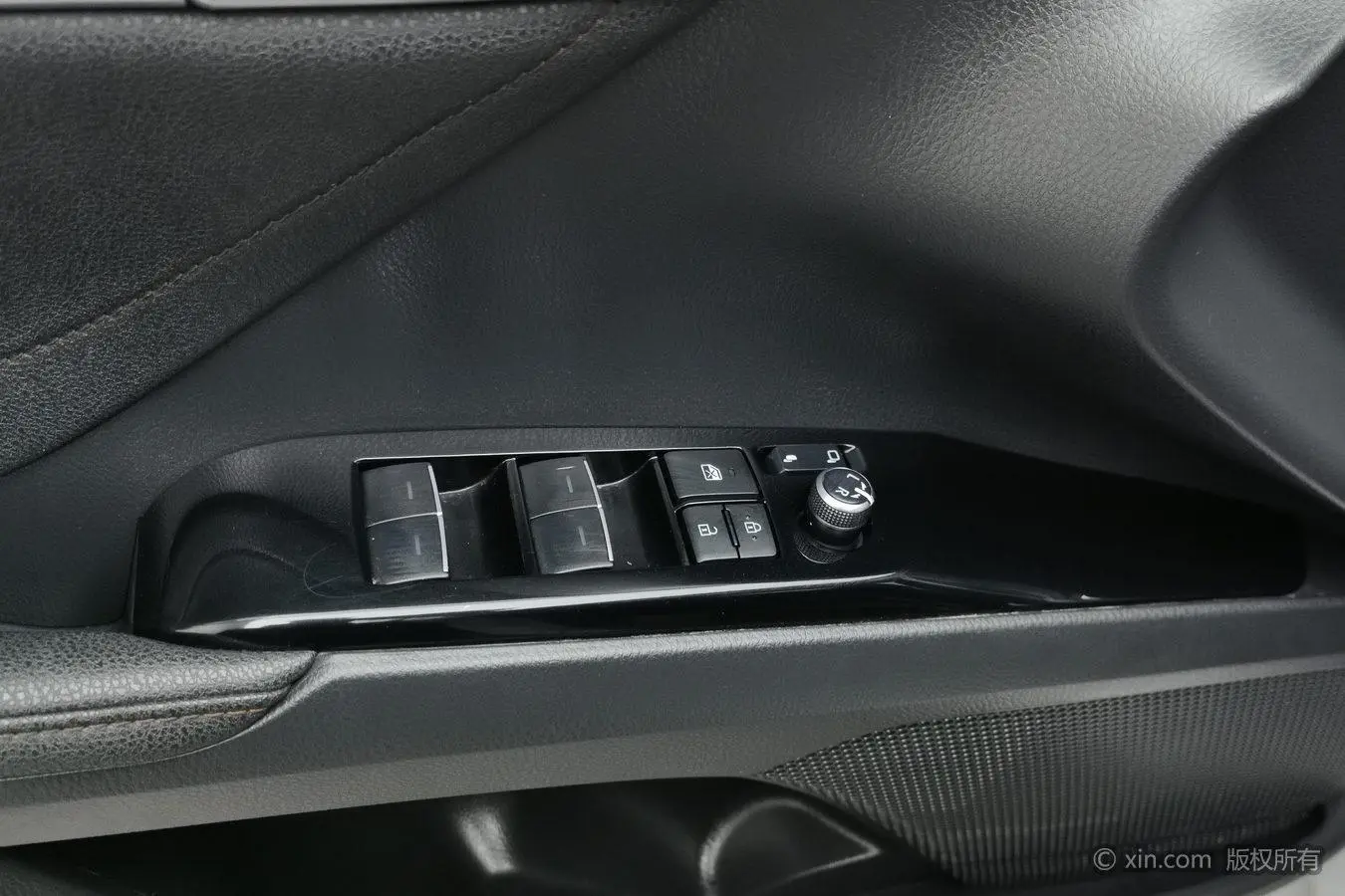 TOYOTA Camry 2.0GVP Leading Edition