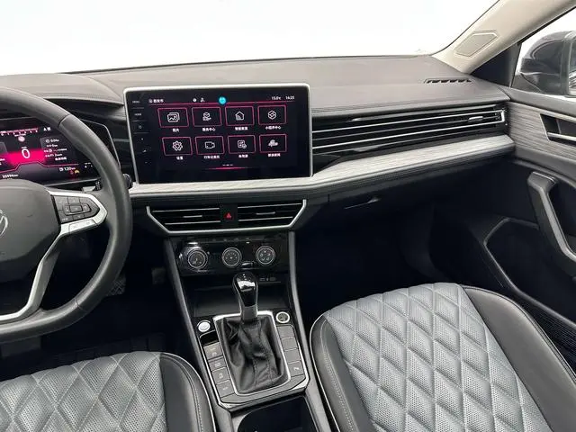 Volkswagen Sagitar 300TSI DSG Beyond Edition