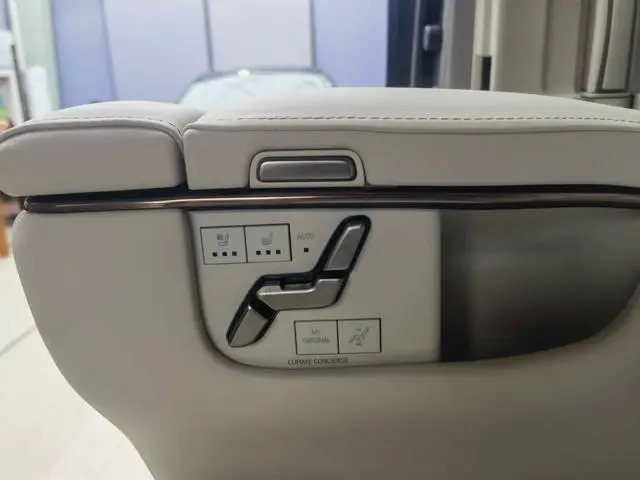 Lexus Lexus LM 500h DIRECT4 six-seater premium edition