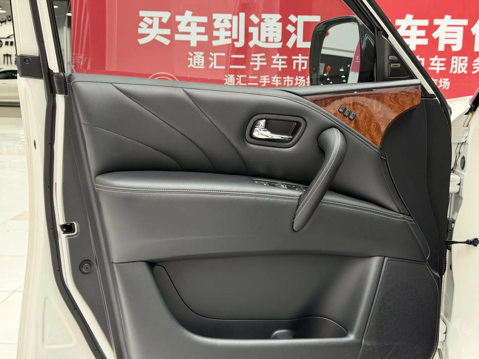 Infiniti Infiniti QX80 5.6L 4WD