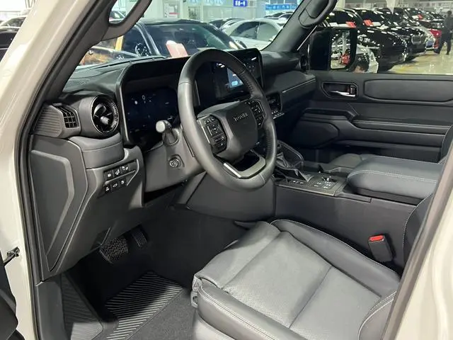 TOYOTA Prado 2.4T dual-engine Hummer WX version 6-seater