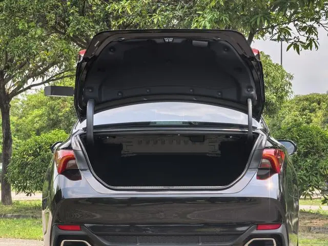 TOYOTA Asian dragon 2.0L XLE Premium Edition