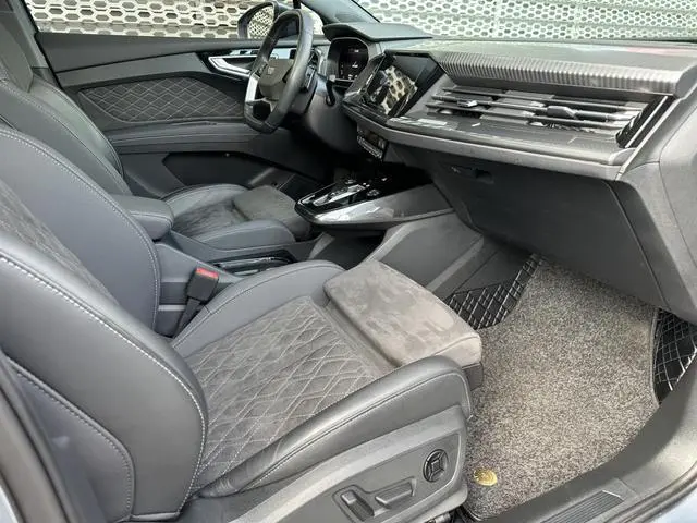 Audi Audi Q4 e-tron 50 e-tron quattro Creative Edition