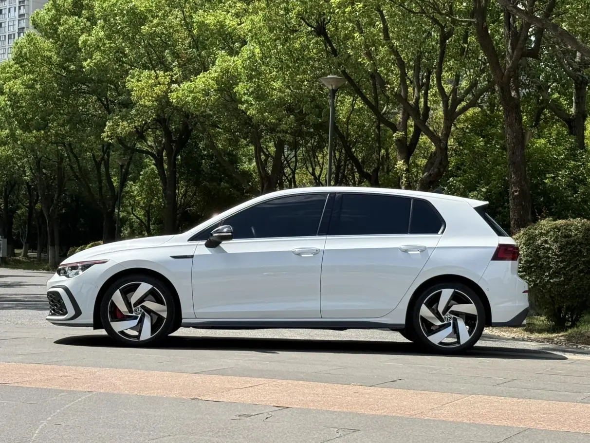 Volkswagen Golf GTI 380TSI DSG GTI