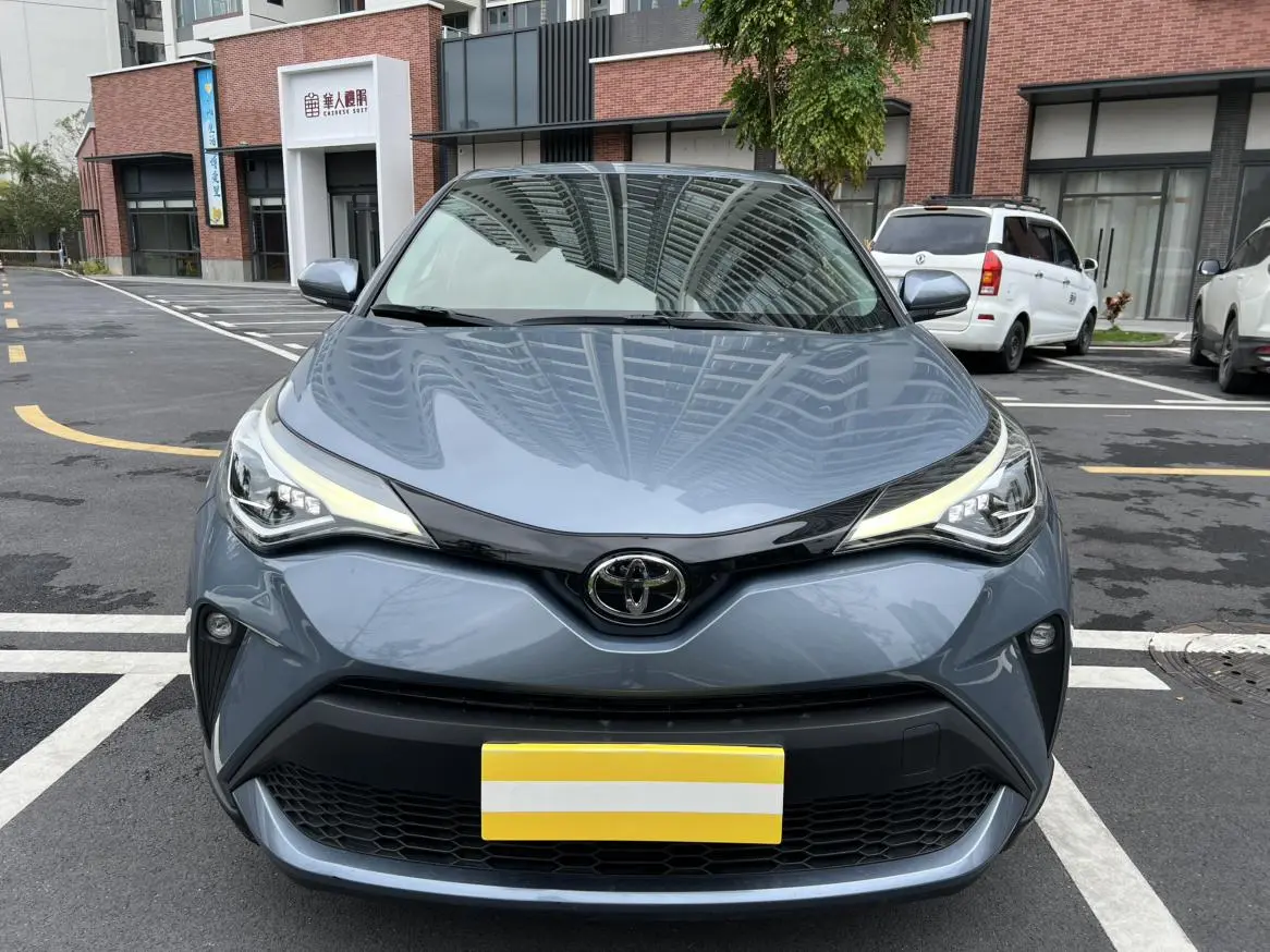 TOYOTA Toyota C-HR 2.0L Deluxe Edition