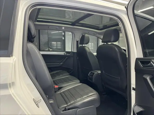Volkswagen Touran L 280TSI Automatic Shuya Version