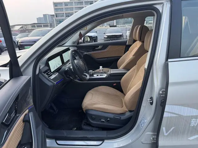 Hongqi Hongqi HS5 2.0T four-wheel drive flag collar Pro version