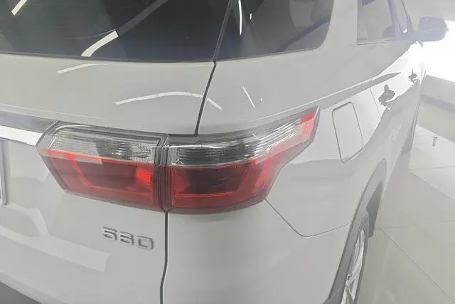 Dongfeng Fengguang Scenery S560 1.8L CVT Elite 7-seater country VI