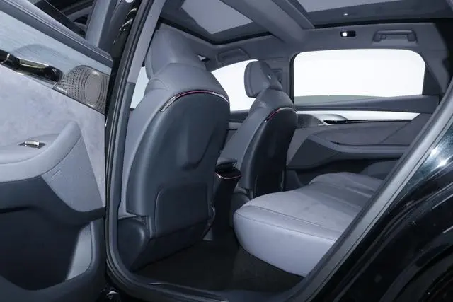 VOYAH Lantu chasing light PHEV Ultra-long battery life, four-wheel drive ultimate edition