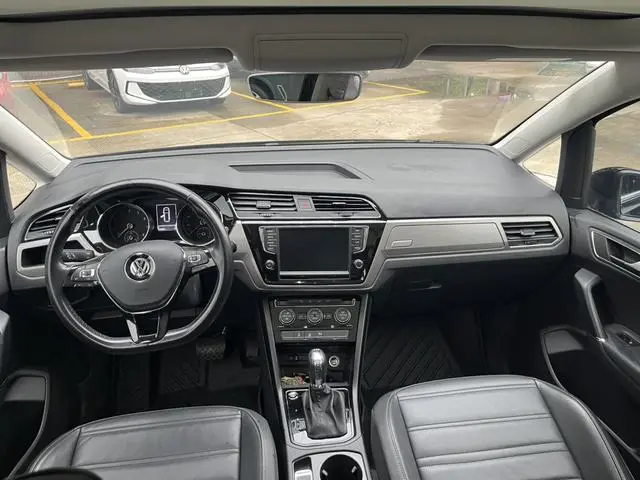 Volkswagen Touran L 280TSI Extension Edition 6-seater Country VI