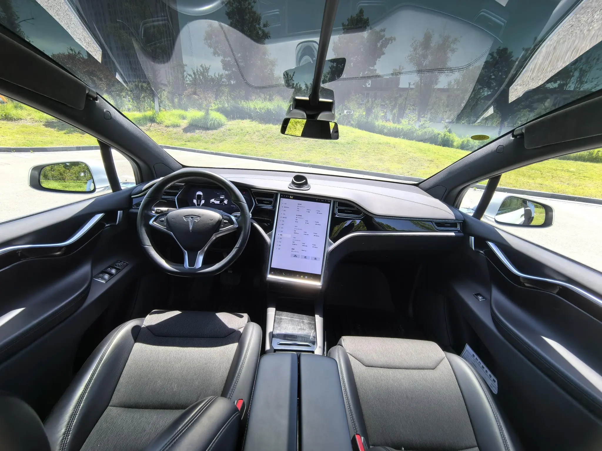 Tesla Model X 90D