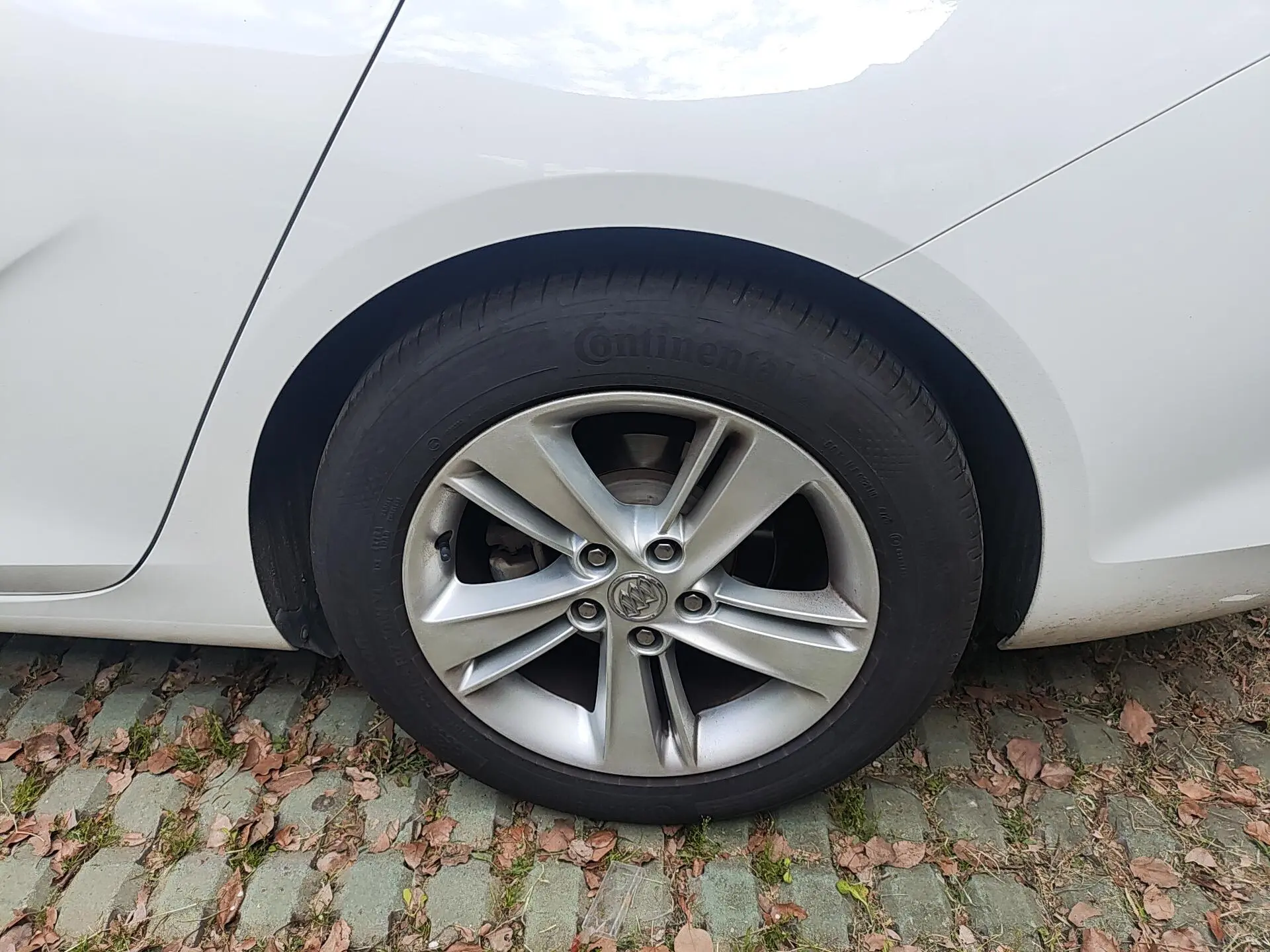 Buick Regal 20T Elite Country VI