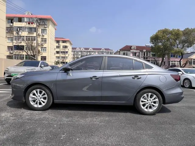 Roewe Roewe i5 1.5L CVT Deluxe Edition