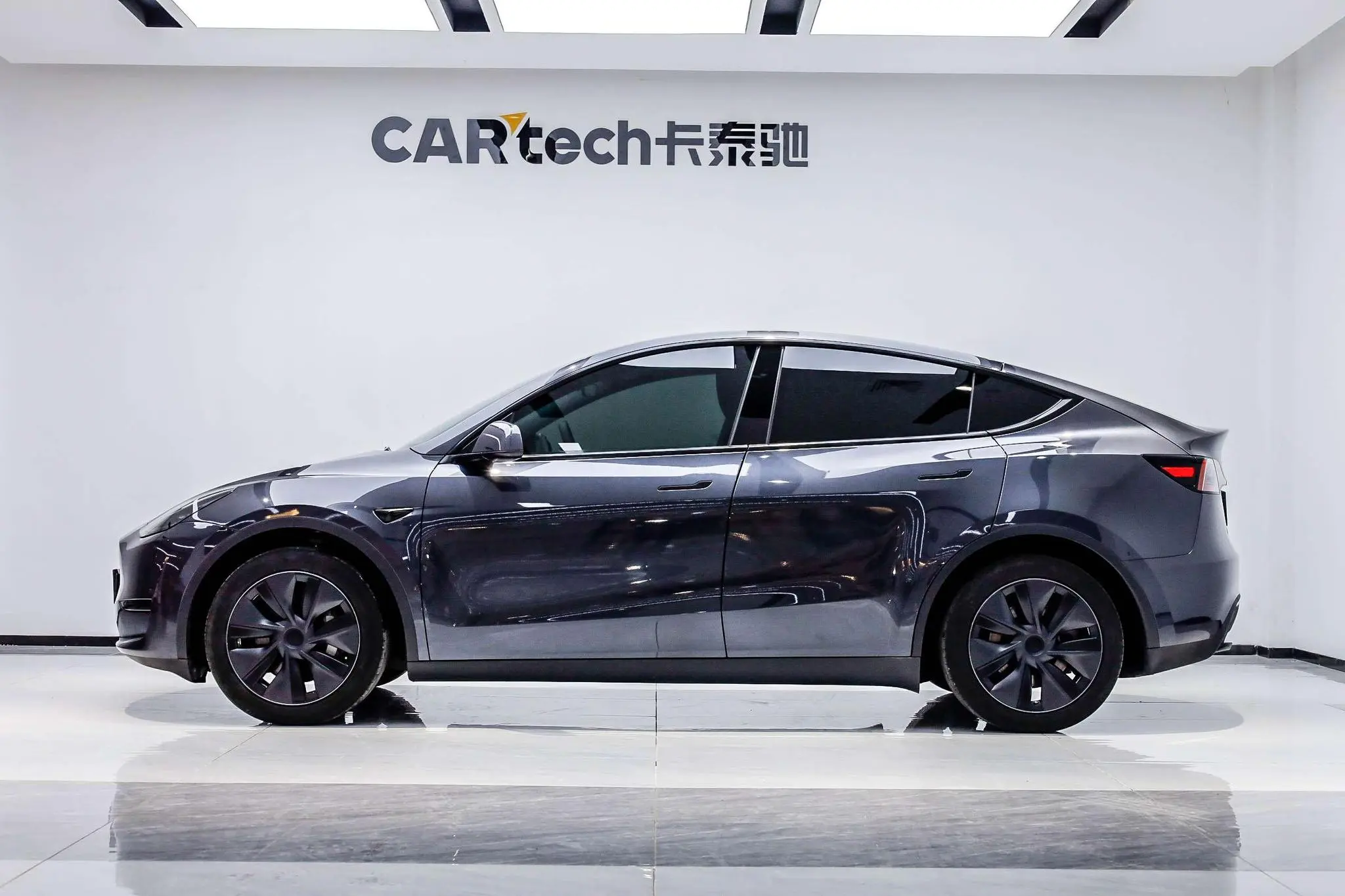 Tesla Model Y Rear-wheel drive version