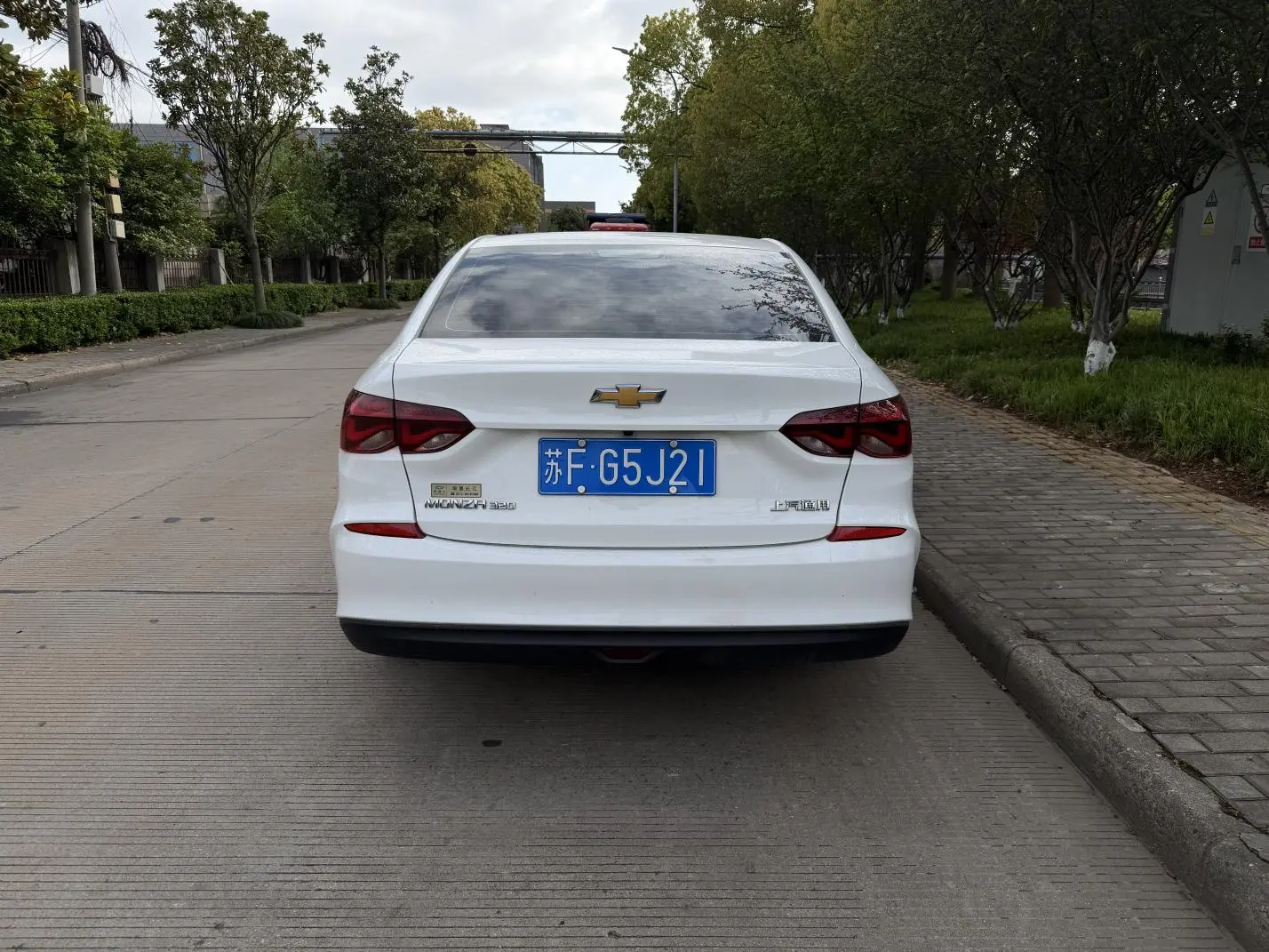 Chevrolet Cruze 320 automatic Enjoy Skylight version