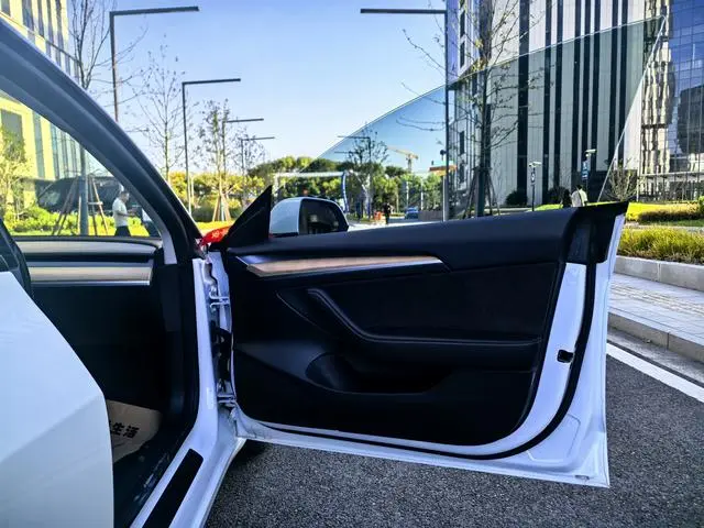 Tesla Model 3 Upgraded version of standard battery life rear drive