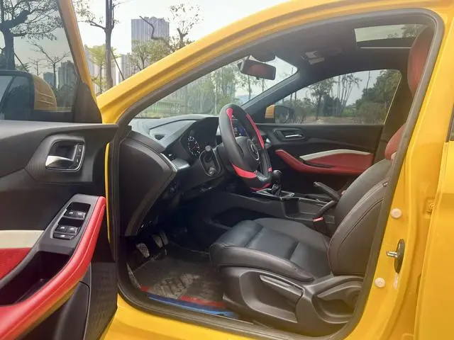MG MG5 180DVVT Manual Youth Deluxe Edition
