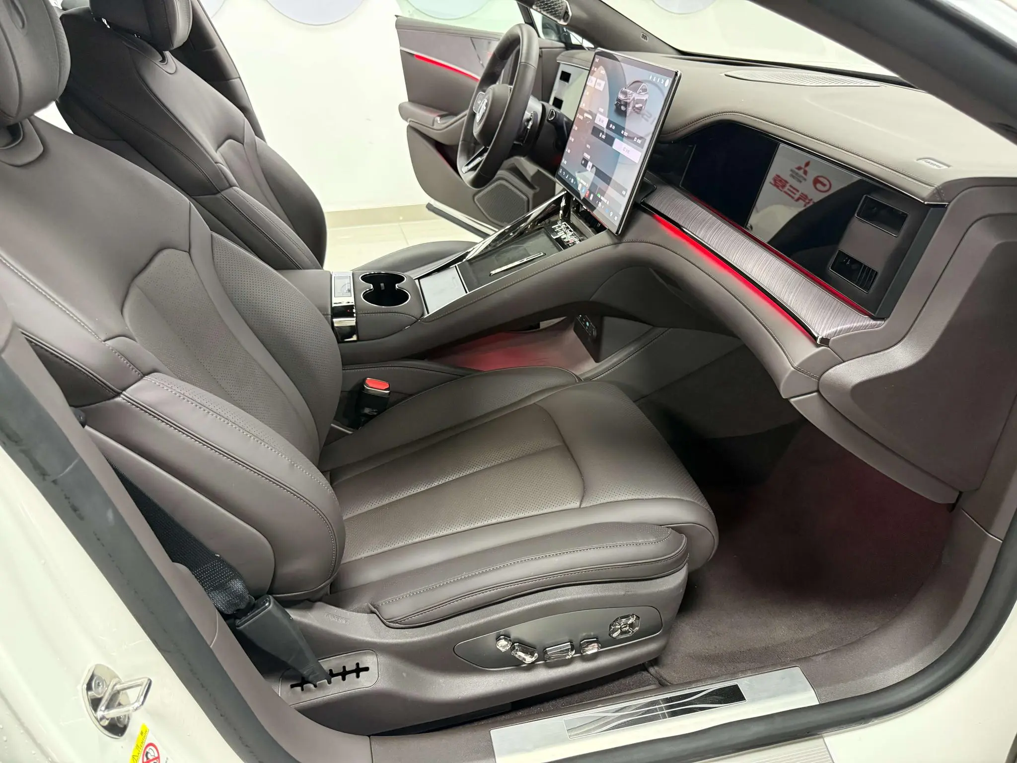 Denza Denza Z9 DM 1100 four-wheel drive Max version