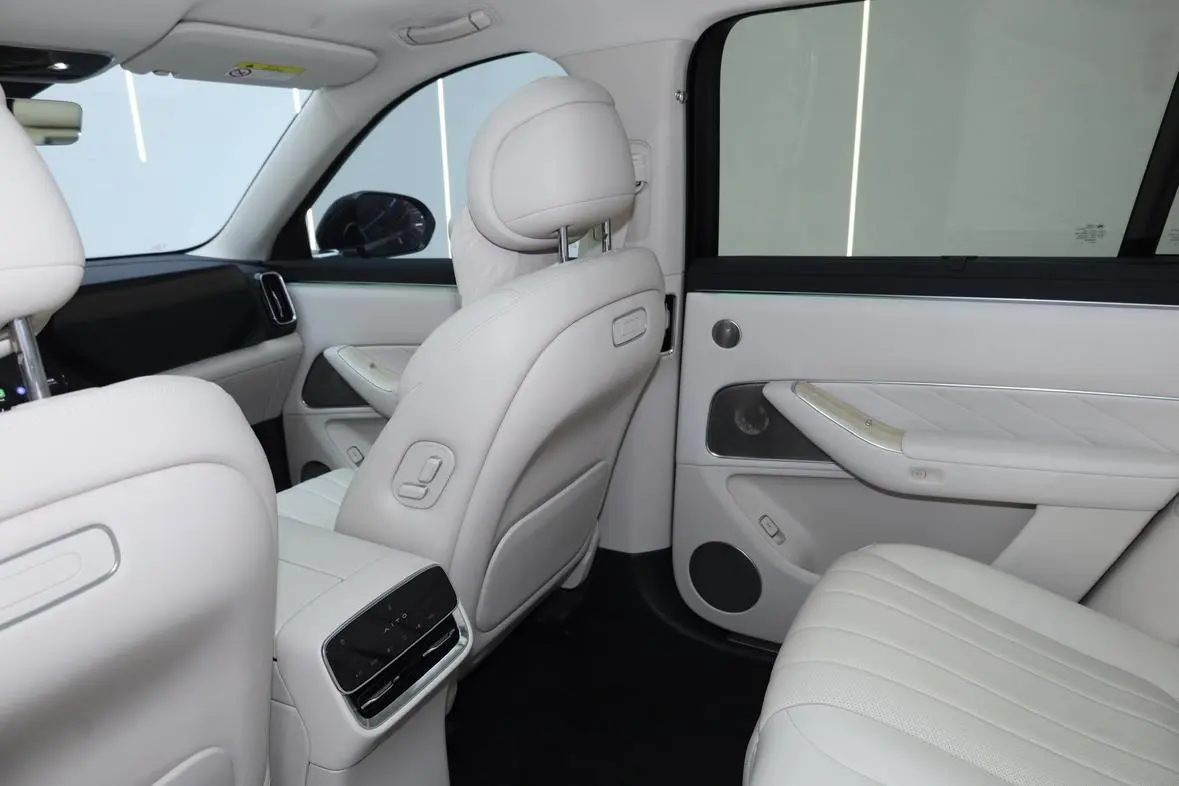 AITO Ask the world M8 Extended range Max five-seater version