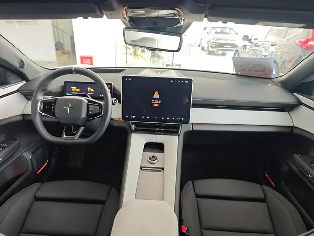 Polestar Polestar 4 Single motor standard battery life PLUS dual star connected version