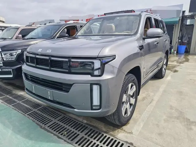 Beijing Beijing off-road BJ60 Thunder Advanced version of seven seats