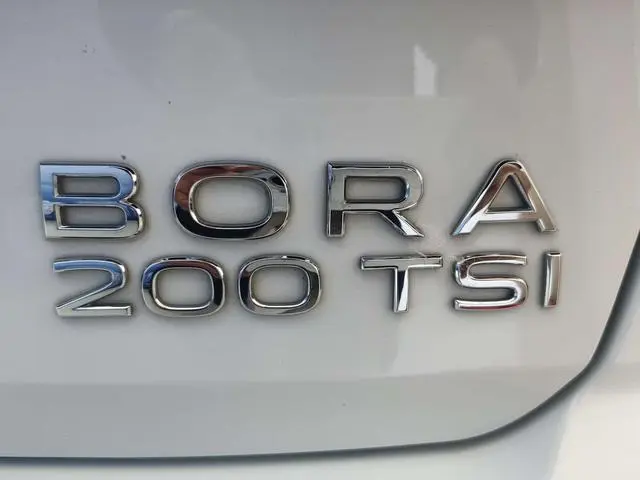 Volkswagen Bora 200TSI DSG Smooth Version