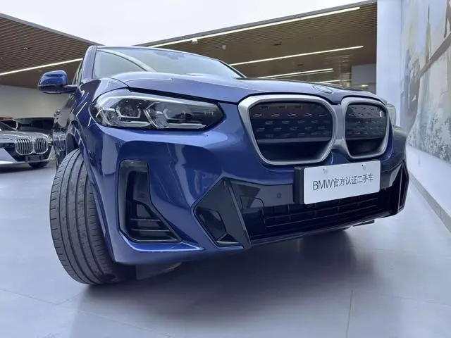 BMW BMW iX3 Leading type