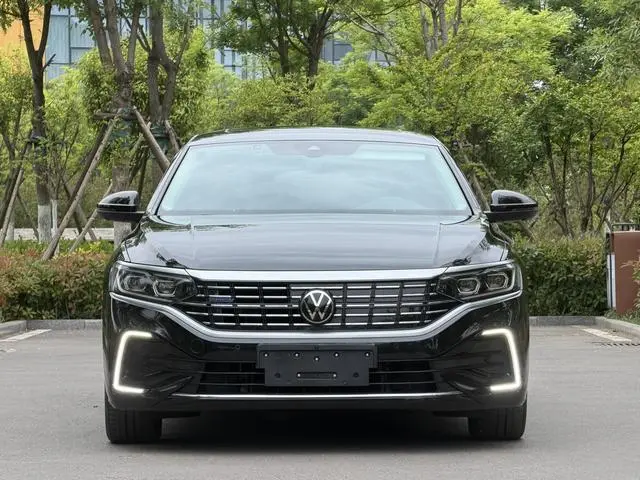 Volkswagen Passat PHEV 430PHEV Hybrid Deluxe Edition
