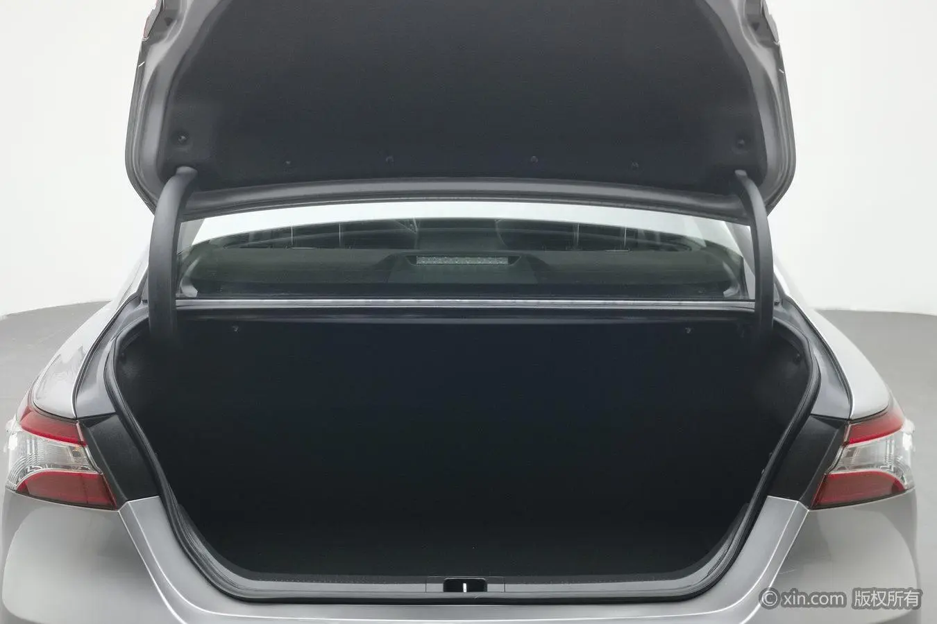 TOYOTA Camry 2.0GVP Leading Edition
