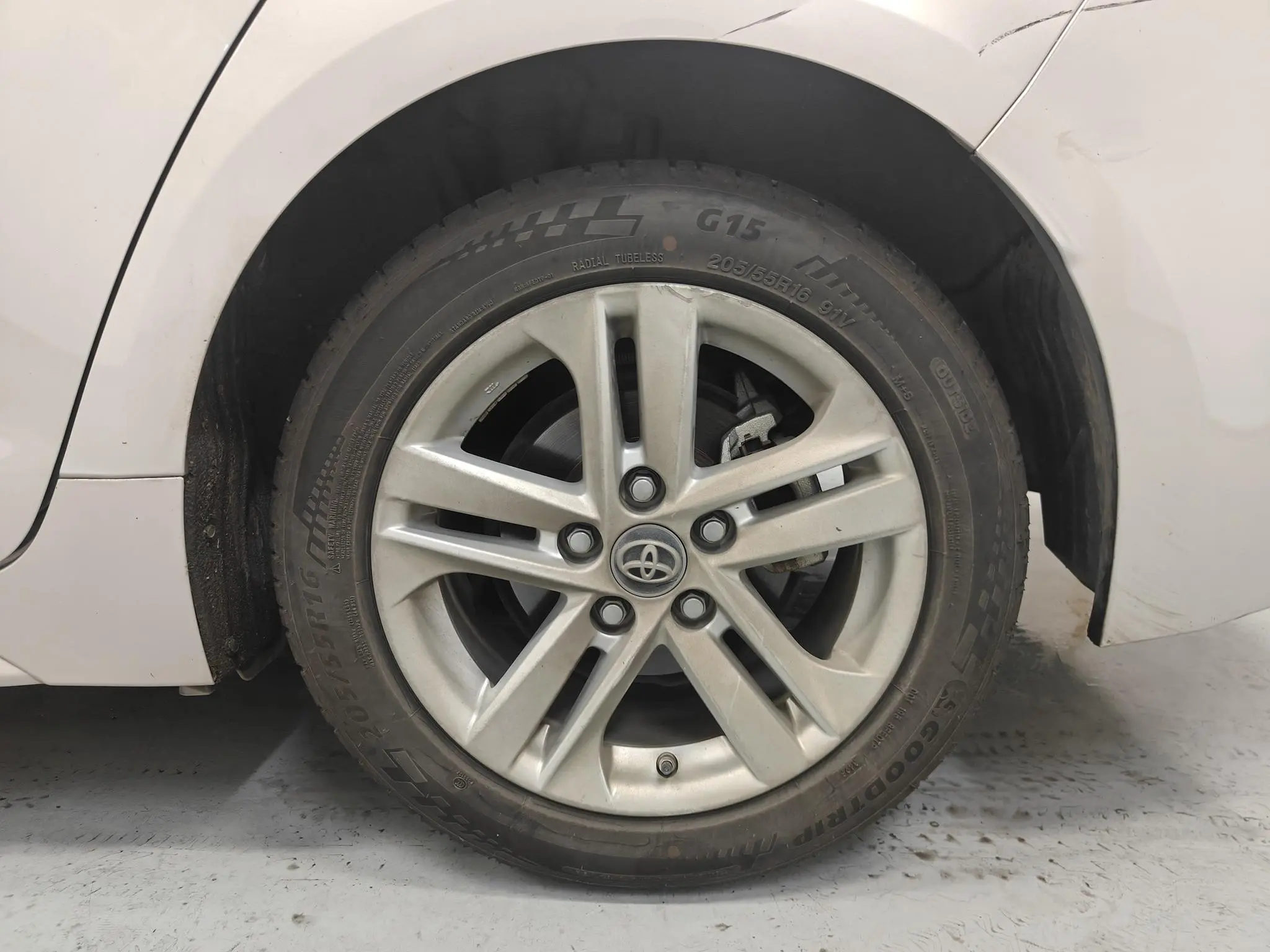 TOYOTA Ling Shang 2.0L Leading version