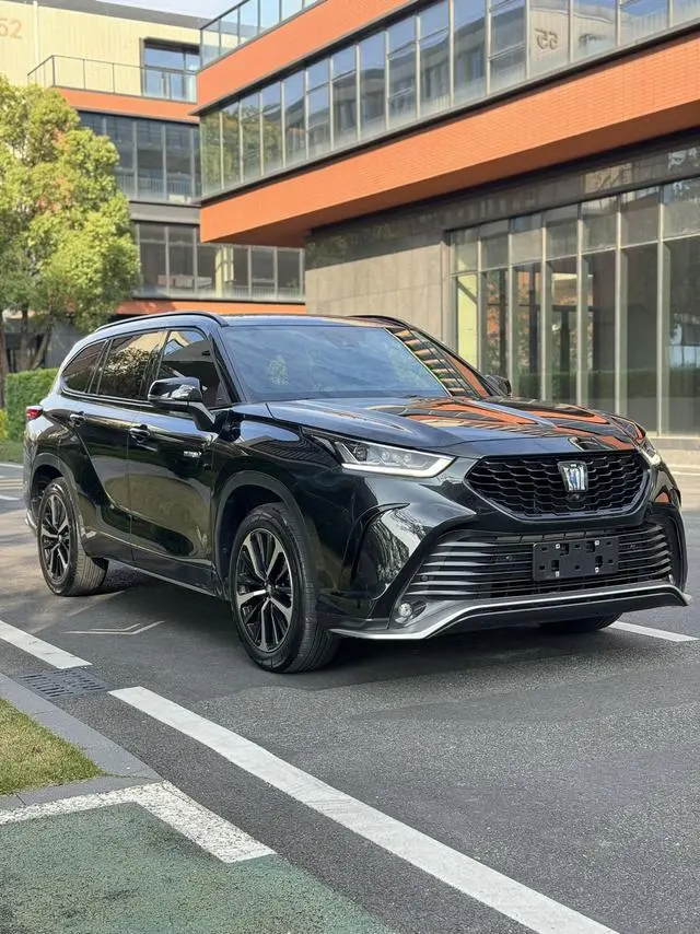 TOYOTA Crown Lufang 2.5L HEV four-wheel drive Premium Edition