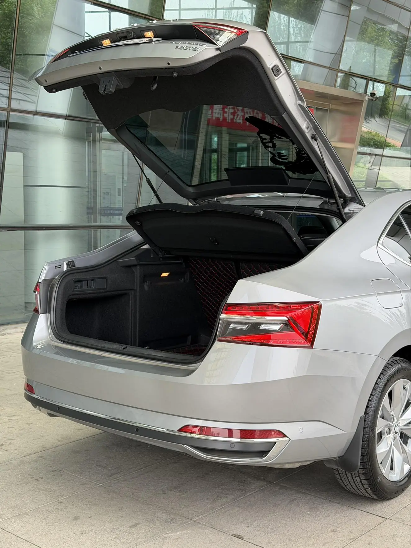 Skoda Speed pie Facelifted ZI330 DSG Comfort Edition