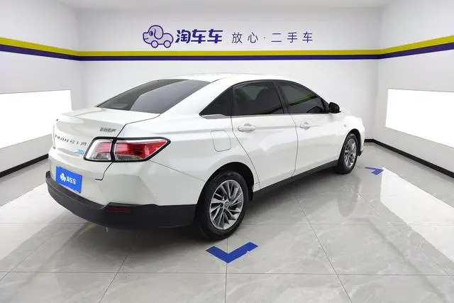 Venucia Qichen D60 1.6L XE CVT Smooth version