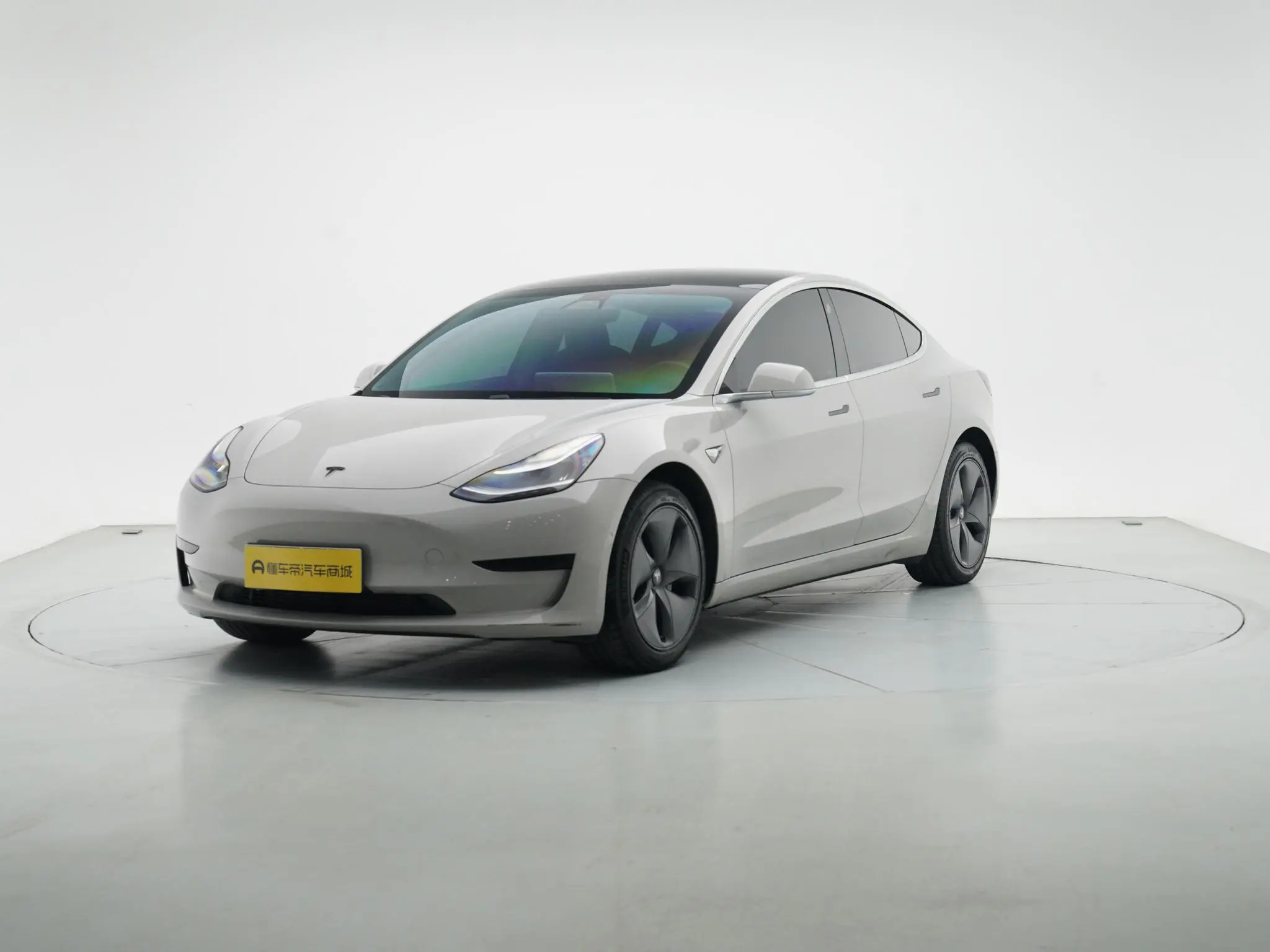 Tesla Model 3 Upgraded version of standard battery life rear drive