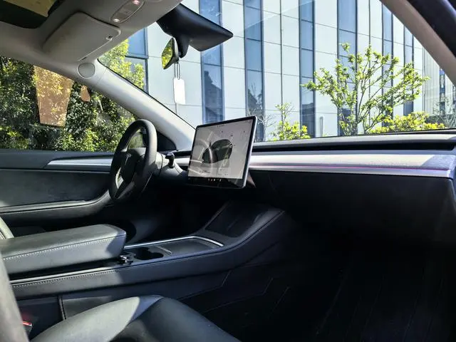 Tesla Model Y Rear-wheel drive version