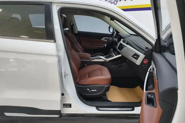 Geely Boyue 1.8TD automatic two-wheel drive Zhizun type 4G connected version