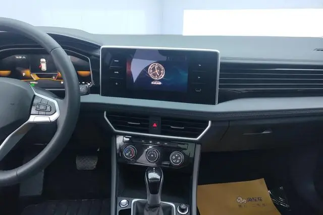 Volkswagen Sagitar 300TSI DSG Flying Edition