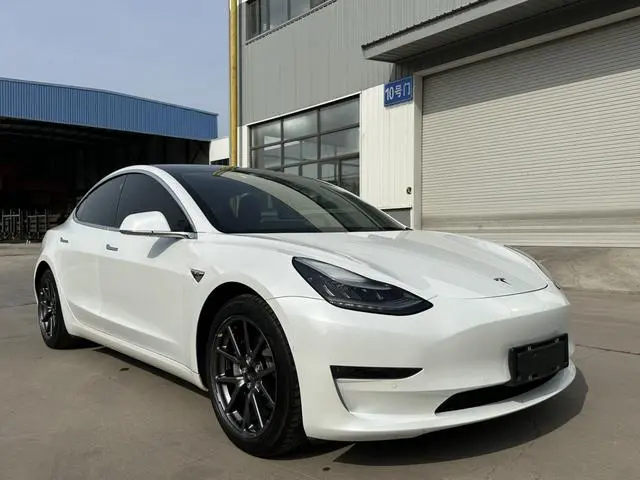 Tesla Model 3 Long battery life, rear-wheel drive version